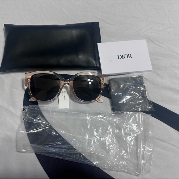 Christian Dior Women's Pink Sunglasses - Picture 3 of 10